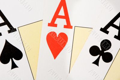 Three aces. Good hand! Three aces. Good hand!