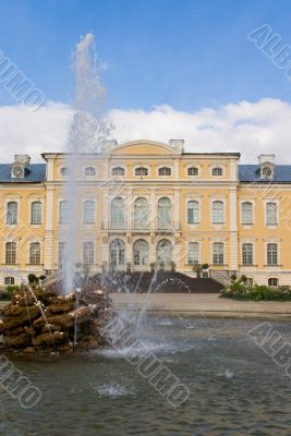 Palace with fountain Palace with fountain