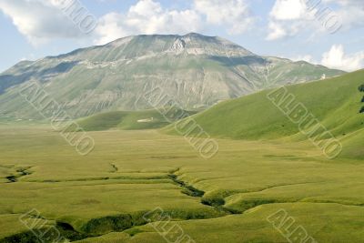 Piana di Castelluccio - Karstic phenomenon