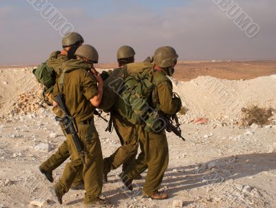 Israeli soldiers excersice in a desert