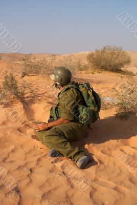 Israeli soldiers excersice in a desert