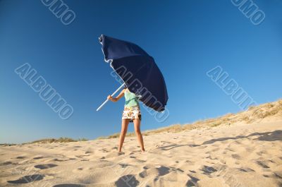 parasol hide woman