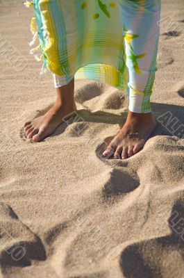 feet and beach wrap