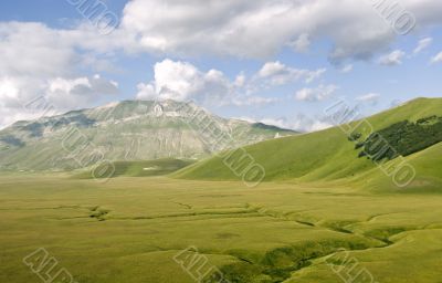 Piana di Castelluccio - Karstic phenomenon