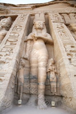 abu simbel statue