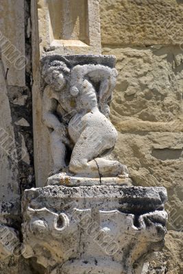 Amatrice - Statue on the facade of Sant`Agostino church