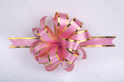 pink christmas gift ribbon and bow