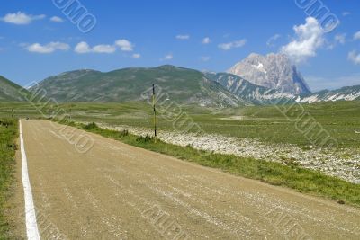 The road of Campo Imperatore The road of Campo Imperatore