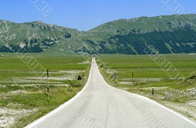 The road of Campo Imperatore The road of Campo Imperatore