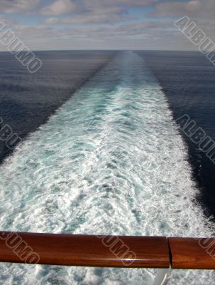 Cruise - horizon and foam seen from an ocean liner