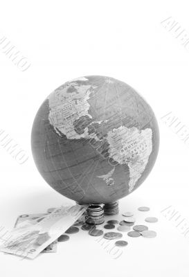 Globe, Economy