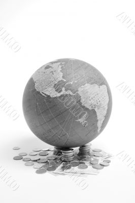 Globe, Economy