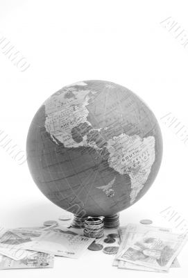 Globe, Economy