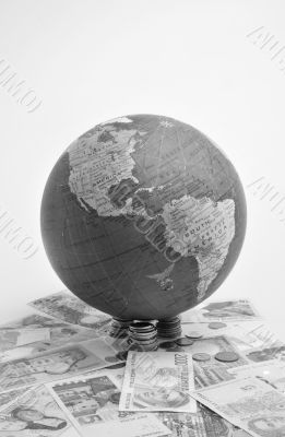 Globe, Economy
