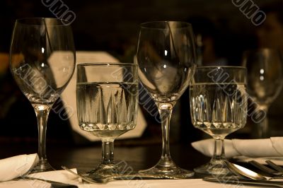 restaurant table settings glassware