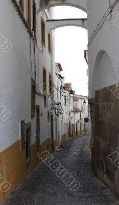 Street coloured in white and yellow