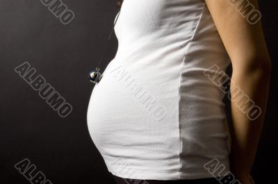 30 weeks pregnant teenager holding her belly