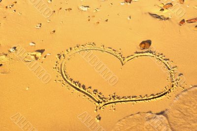 heart written on the sand _3