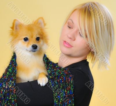 Model with a Pomeranian Model with a Pomeranian