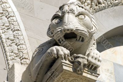 Pisa (Tuscany) - Statue on the facade of the Carhedral