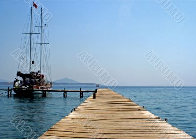 Waiting yacht Waiting yacht