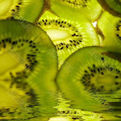 Kiwi slices Kiwi slices
