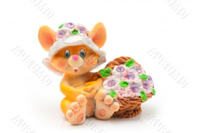 Sitting mouse with basket of flowers