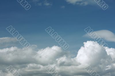 Bautiful Wispy Clouds Background