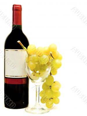 red wine with wineglasses and grape