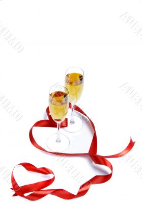 Two wine wine glasses and hearts