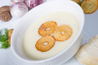 Garlic cream-soup