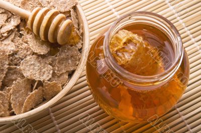 fresh honey with honeycomb and breakfast flakes