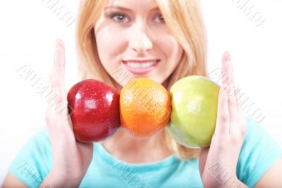 The girl  gives fruit