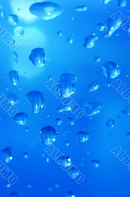 Blue water with bubbles