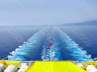 Vessel trace on seawater