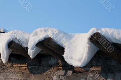 Wooden roof, drooping snow 4