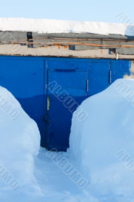 Snow subway to blue winch