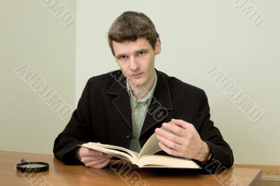 Man read book