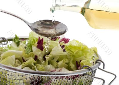 dressing green salad