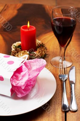 Table setting with a gift bag on plate