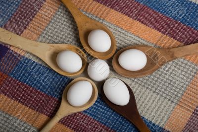 spoon wood with eggs