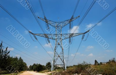 Two-tiered tower of power transmission line