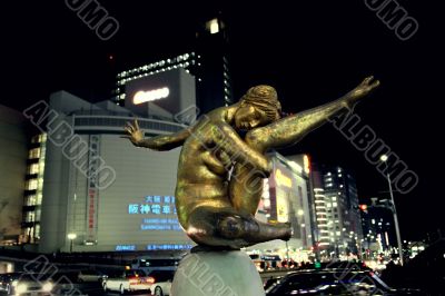Statue of woman in a strange pose