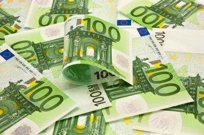 pile of money 100 Euro