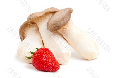 King oyster mushrooms with strawberry