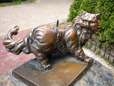 Bronze cat