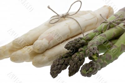 white and green asparagus