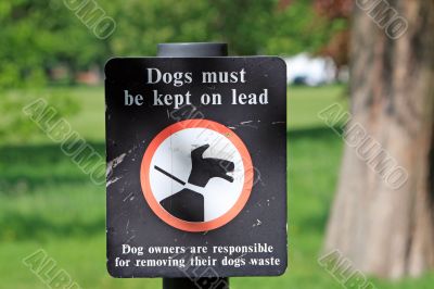 Keep dog on lead sign