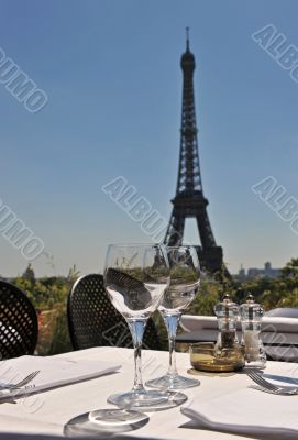 restaurant and Eiffel tower