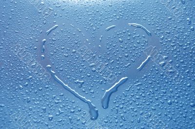 heart between water drops